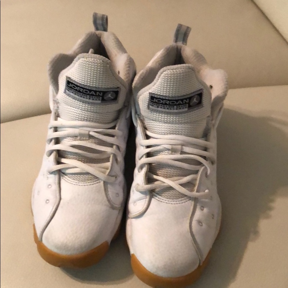 Boys tennis shoe, lightly worn